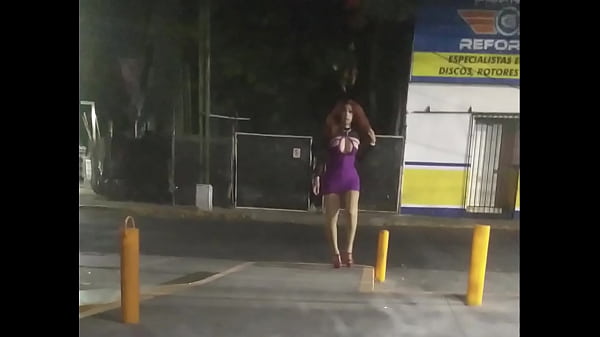 Sexy Gisa Estrada presumiendo en vestido morado para ser penetrada 