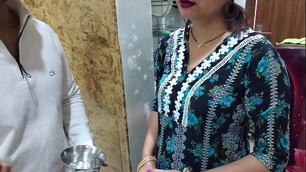 Play MP4 - Bade Dudh wali Paros Ki bHabhi Ko Chini Mangne ke Bahane Chod Diya &lpar; HIndi Audio &rpar;