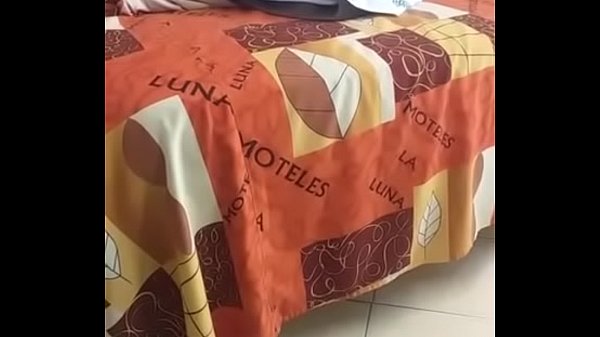 Play MP4 - गोवा के बीच में मिले स्पेन के दो मर्दों के साथ नई साल की मस्ती गोवा के एक होटल में उन्ही के कमरे में गोवा के बीच में मिले और ठीक एक घंटे बाद मुझे चोद रहे थे