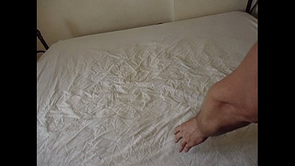 Play MP4 - bed wetting for Hannah