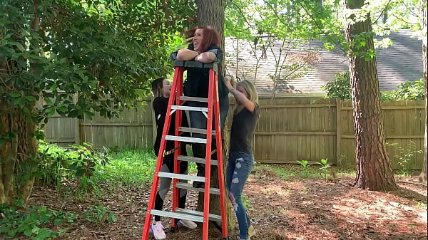 Play MP4 - Mom Hanging Wedgie