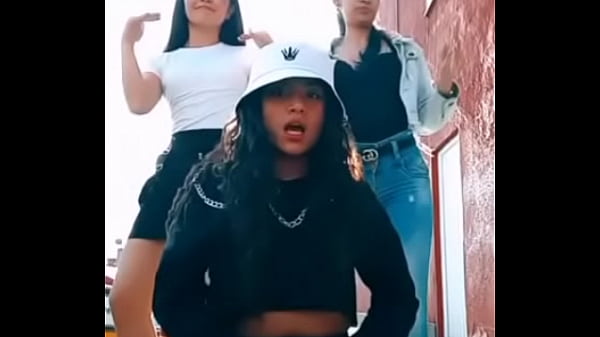 3 PUTAS CALIENTES ME LAS COMO AL RATO SALE MAL