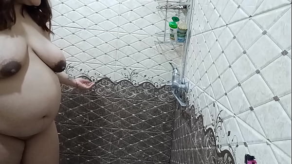 Play MP4 - Pregnant wife showering