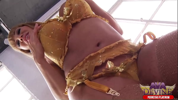 Smoking hot milf ava devine drills all her holes with big toys