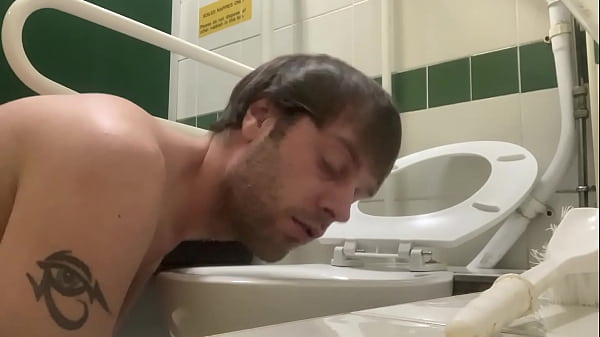 Play MP4 - faggot addicted to cleaning toilets