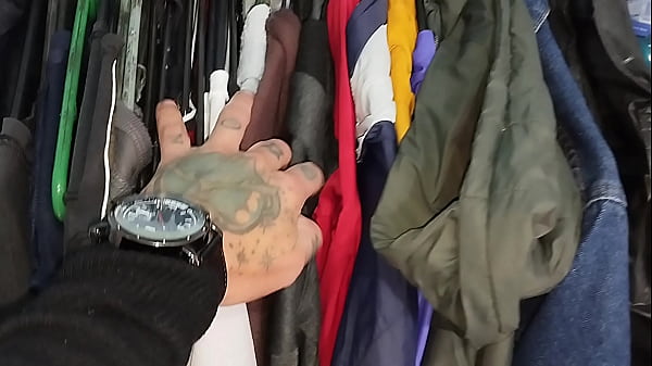 Nonton Dulcevaginaspro - Estaba Buscando Una Ropa Y Vi A Mi Prima Masturbarse De Bajo De Las Sabanas En La Cama thumbnail