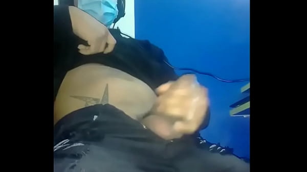 Play MP4 - Lindo moreno en un Cyber