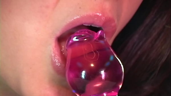Nonton Glass Rose - Bubble Butt Babe Eats Ass & Gets Her Throat Fucked thumbnail