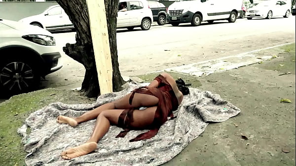 Ofereceu Uma Grana E A Mendiga Chupou Sua Rola thumbnail