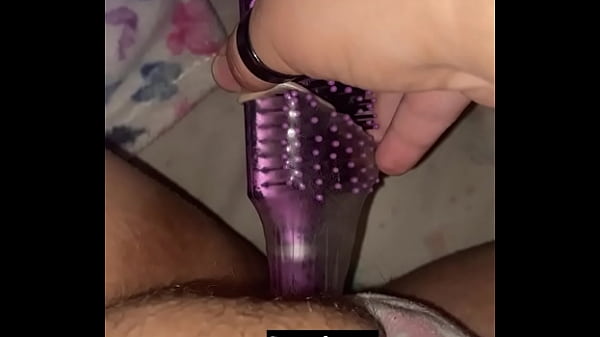 Hair brush_fucks a_hairy pussy