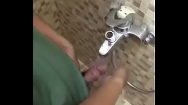 Rửa cu sạch sẽ trước khi l&acirc_m trận