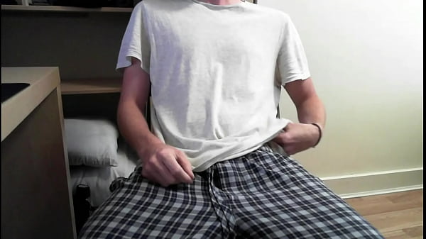 Cam teen_uses 2 hands to_play with big cock