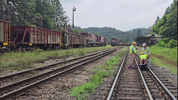 Trabalhadores Da Linha F&eacute;rrea Da Nova Empreiteira Fazendo Sexo Entre Si Na Hora De Almo&ccedil;o. thumbnail