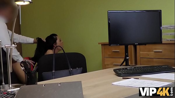 VIP4K.Slender Brünette Inga Devil braucht_Geld und istzu allem bereit