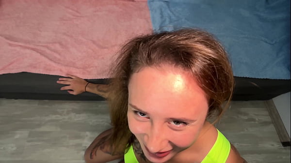 Nonton Slutty Runner Foxy Elise Wanted A Glass Of Water, But Got A Big Cock And Cum On Her Face Instead thumbnail