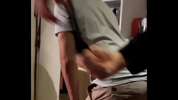 Jovem safadinho fudido pelo irmao ruben enquanto av&ocirc; v&ecirc; cautelosamente