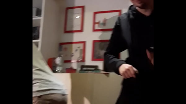 Jovem safadinho fudido pelo irmao ruben enquanto av&ocirc; v&ecirc; cautelosamente