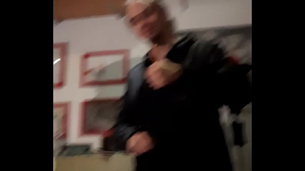 Jovem safadinho fudido pelo irmao ruben enquanto av&ocirc; v&ecirc; cautelosamente