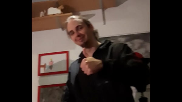 Jovem safadinho fudido pelo irmao ruben enquanto av&ocirc; v&ecirc; cautelosamente 