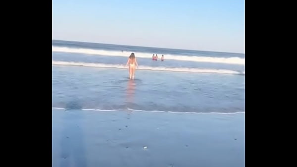 Jovem linda adora mostrar o corpinho perfeito e sexy 