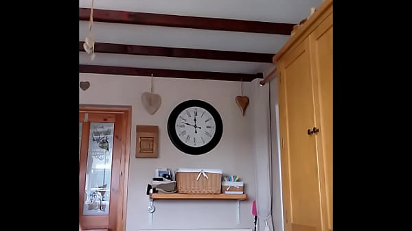 Nonton Low Cut Show For Delivery Guy thumbnail