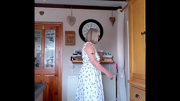 Low cut show for delivery guy 