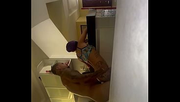 Comi a casada de jo&atilde;o pessoa na cozinha enquanto o marido dela saiu para trabalhar 