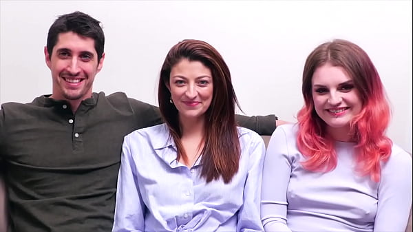 Play MP4 - French Couple with a Dirty Guest