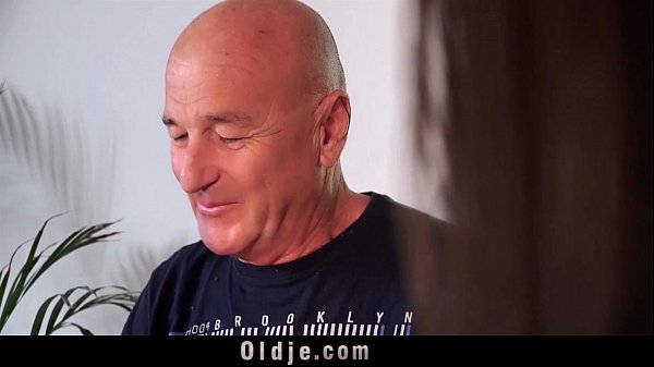 Play MP4 - gorgeous 18 year old fucking and sucking a bald old man