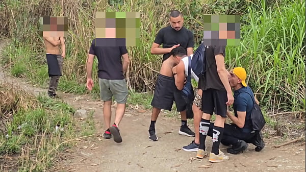 Ofereci Meu Cu Para 10 Homens No Parque thumbnail