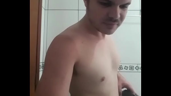 Homem Gostoso nu e rom&acirc;ntico 