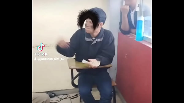 Chiquito calenturiento se prende con un toque