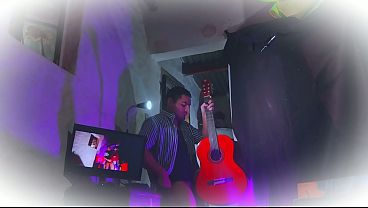 Morado - Cossplay De Doctor Antiguo Vestido De Rayas - Sexy N1 - Frotando Guitarra Yamaha C80 Por El Pene Grande thumbnail