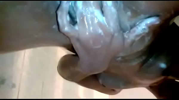 Catracha cachonda masturbándose