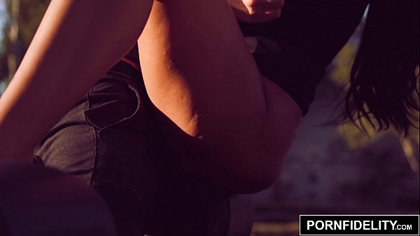 Streetwalker Selena Rose Loves Creampies