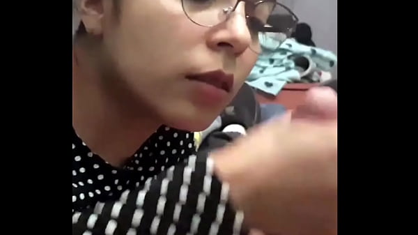 Handjob con acabada en su mano mucha leche