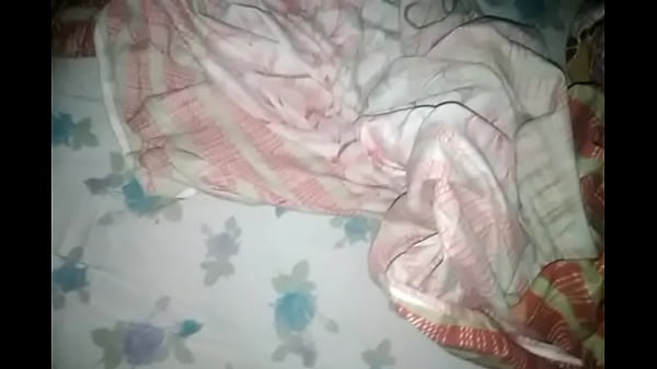 Play MP4 - desi slut s&period; with naked butts