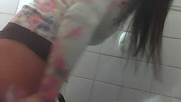 LILI EN EL BA&Ntilde;O 