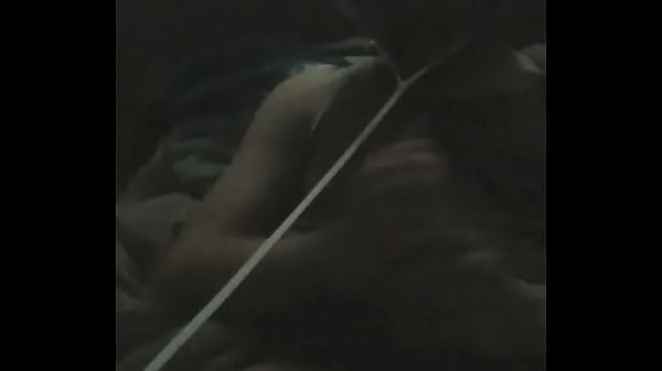 chico se masturba viendo porno