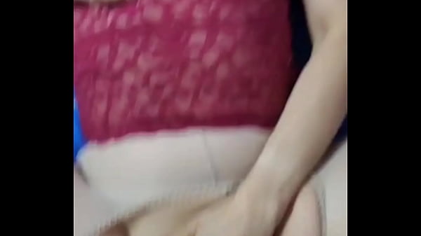 เย็ดสาวรุ่นแม่ คาชุดลูกไม้สีแดง ผลัดกันอมควยและเลียหี ก่อนเย็ดกัน