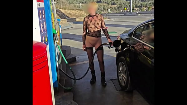 Nonton Flashing At A Petrol Station thumbnail