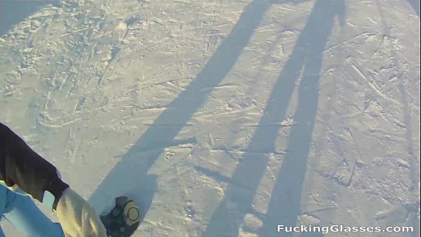 Play MP4 - Snowboarder chick Rosemary Moyer loves cock