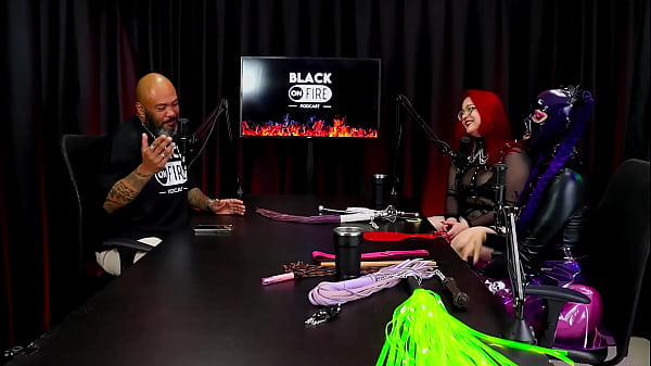 Safada fica de 4 pra demonstrar ap&oacute;s falar que gosta de ver a dor do outro como domme e que j&aacute; gozou na pr&aacute;tica rainbow witch & madame agatha watch sheer red 