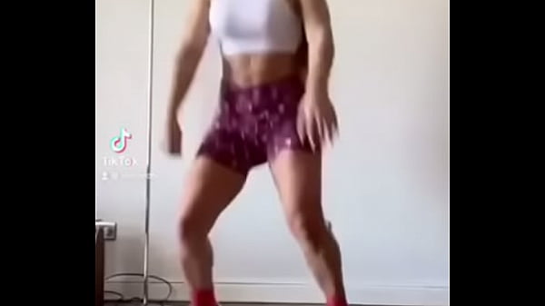 Nonton Hot Latina Dance thumbnail