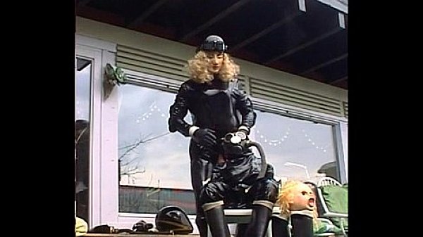 Roxina2004RubberBikerSlut280404.MPG 