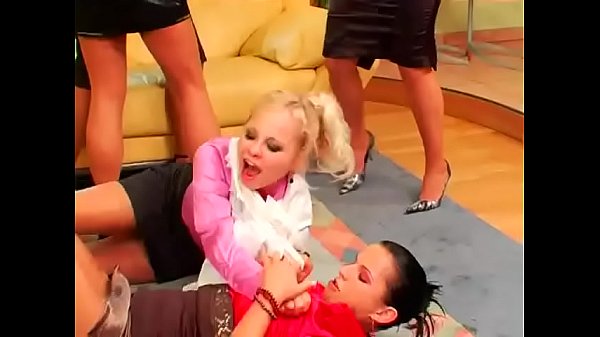 Nonton Dude Gets His Dick Wet By Multiple Cock Hungry Chicks thumbnail