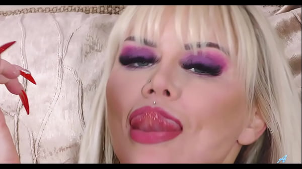 Hot_british_bimbo Emma Stonemasturbating