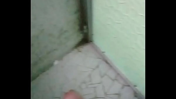 Play MP4 - Joven botando mucha leche