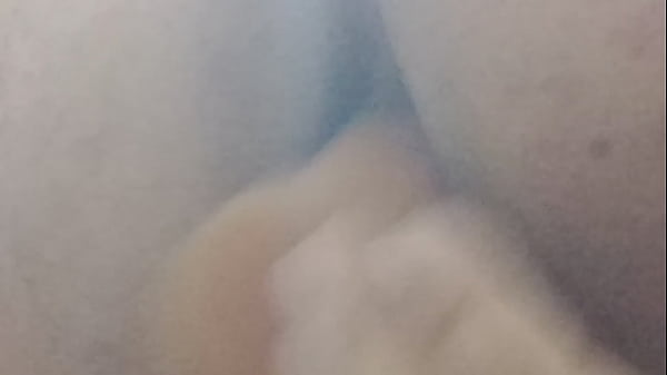 Se masturbando com consolo 