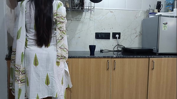 Play MP4 - Horny Stepmom Saara fucks stepson&rsquo;s big cock instead of working out